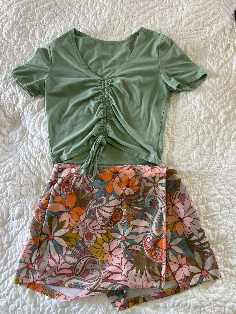 Green crop top patterned skort outfit